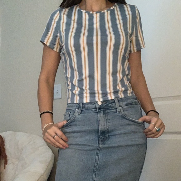 Live in the moment short-sleeve cropped t-shirt - Picture 2 of 4